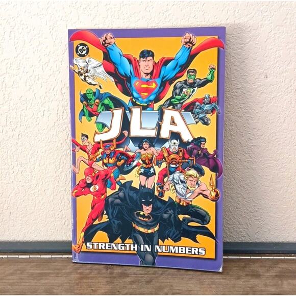 DC Comics JLA Strength in numbers graphic novel - Picture 1 of 4